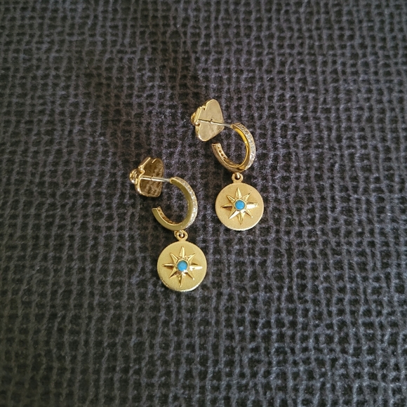 Kate Spade♠️ Gold💛 Star ⭐Medallion Huggie Hoop Earrings - Picture 11 of 16